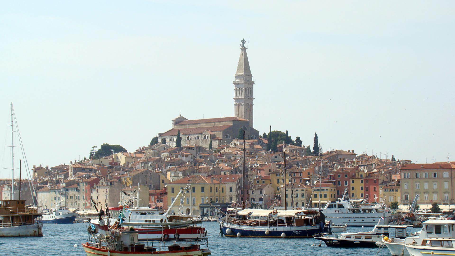 Rovinj old town and harbour – a day trip by boat from Pula